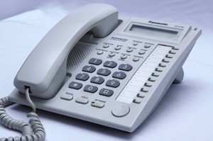 TELEFONO KX-T7730 CON MICAS Y BASE ORIGINAL